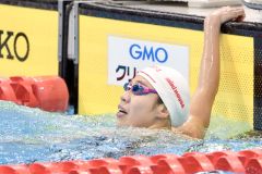 【女子４００メートル自由形】タイムを確認する蝦名愛梨（大賀章好撮影）