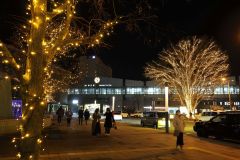 4万5000個のLEDが駅北口を彩る(助川かおる通信員撮影)