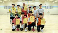 男子の上位者。前列右から優勝した小笠原汰一と梶川季煌のペア（札内）