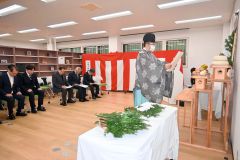 関係者を招いて開かれた開校安全祈願祭