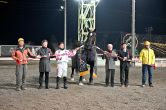 優勝したホクセイヒラリと関係者ら