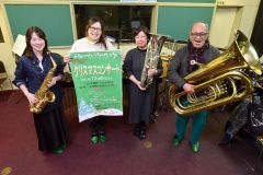 来場を呼びかける（左から）阿部さん、水谷さん、伊林さん、佐々木さん