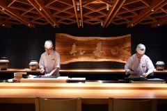 北海道ホテルのすし春日リニューアル 職人技をダイナミックに楽しめる空間に 2