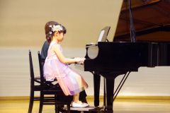 習の成果を披露する生徒

