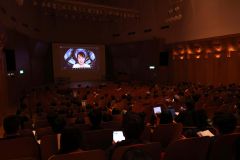 セミナーで講演する山崎さん（助川かおる通信員撮影）