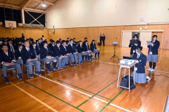 17グループが農業やスポーツ、足寄、校則、介護などさまざまな探究学習の成果を発表した