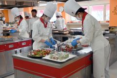 学生考案メニューで一足早くクリスマス　帯広調理師専門学校 4