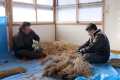 池田神社でしめ縄づくり 2