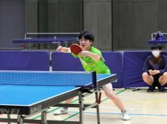 終始落ち着いたプレーでジュニア男子を制したスマイルクラブの長嶋奏音。2年連続の優勝となった
