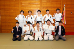 男子団体戦5人制で優勝の白樺学園