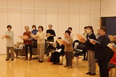 定期演奏会に向け練習に励むメンバー。左端は沖田団長