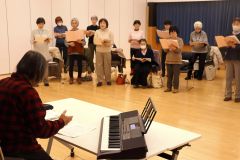 定期演奏会に向け練習に励むメンバー