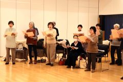 定期演奏会に向け練習に励むメンバー。左端は沖田団長