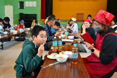 育てた米で最後の餅つき　幕別途別小児童 写真9