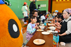 育てた米で最後の餅つき　幕別途別小児童 写真10