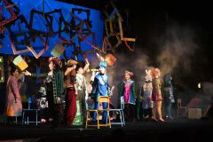 迫力ある舞台で観客を魅了した団員ら