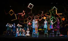 迫力ある舞台で観客を魅了した団員ら