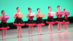 華麗な演技を披露した生徒たち