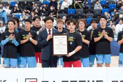 優勝を決めて、喜ぶ選手たち（チーム提供）