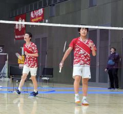 男子ダブルス優勝の石田悠稀・佐藤有悟組