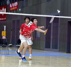 男子ダブルス優勝の佐藤有悟・石田悠稀組