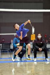 【女子シングルス・決勝】鋭いカットショットを打ち込む齋藤茉子