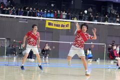 【男子ダブルス・決勝】第2ゲーム、帯一の石田悠稀(右)がスマッシュを打ち込み18―12とリードを広げる。佐藤有悟とのペアで2大会連続優勝を果たした