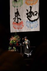 熱く法話を語る永田住職