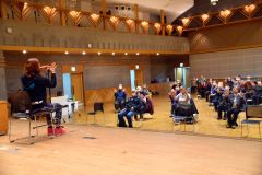 約６０人が参加し、和やかな雰囲気で気持ちよく体を動かした