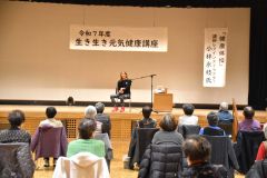 足寄町在住のレクインストラクター小林永枝（ひさえ）さんが講師を務めた