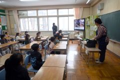 砂糖の違い、五感で感じる　管内小学生に食育授業 2