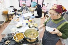 会員らが「おせち作り」を通じて親ぼくを図ったセミナー