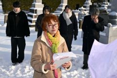 依田勉三翁没後100年墓参(金野和彦撮影)