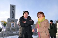 依田勉三翁没後100年墓参(金野和彦撮影)