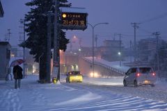 帯広市内の降雪の様子(14日午後4時10分ごろ)