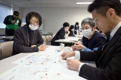 市民公開講座で避難所運営を考える理学療法士と市民