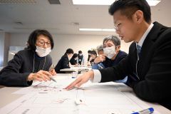 市民公開講座で避難所運営を考える理学療法士と市民