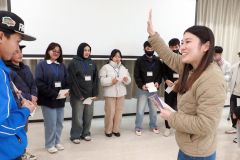 日本語を楽しく学ぶ外国人技能実習生ら