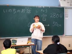 「いのちのお話」をテーマに講話した高田さん