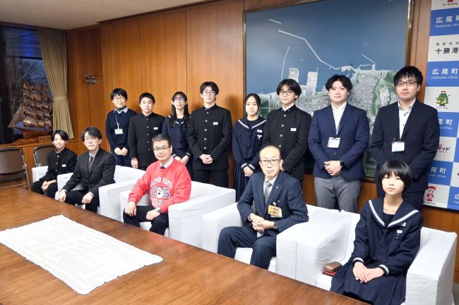 貴重な経験積み、成長したい」シンガポール派遣の広尾中生徒が抱負