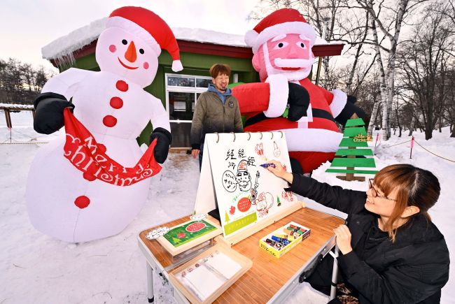 緑ケ丘公園に巨大サンタ お絵かき企画も | 十勝毎日新聞電子版