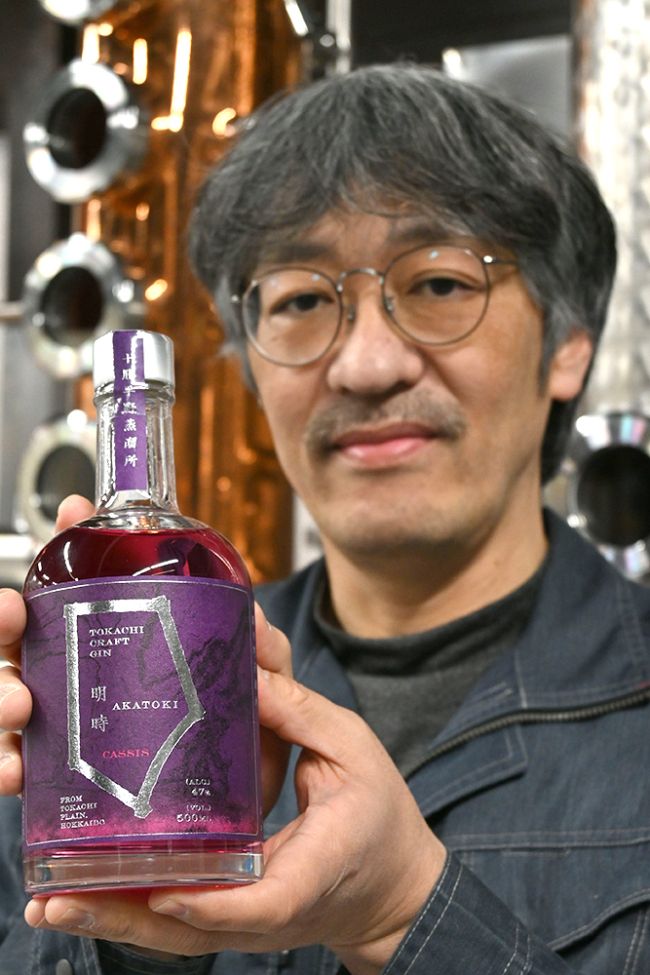 クラフトジン第5弾はカシス、鮮やかなルビーレッド 十勝平野蒸溜所 クラフトジン第5弾はカシス、鮮やかなルビーレッド 十勝平野蒸溜所