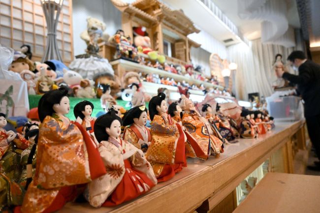ベルコで人形・写真供養 感謝の気持ちで手を合わせ | 十勝毎日新聞電子