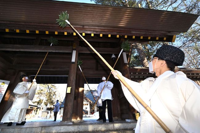 帯廣神社ですす払い、師走の風景