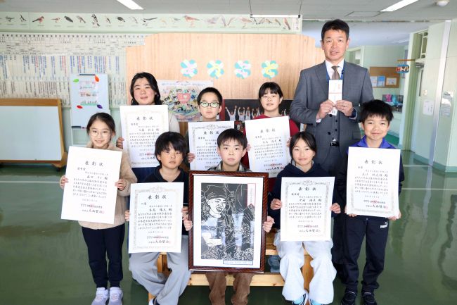 愛国小4年の高橋さんが最優秀賞 同校から3年連続 日専連児童版画