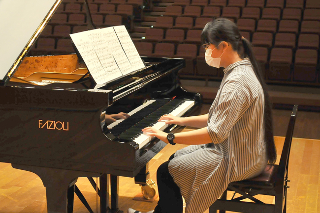 ふるさと納税返礼品でファツィオリピアノ演奏体験