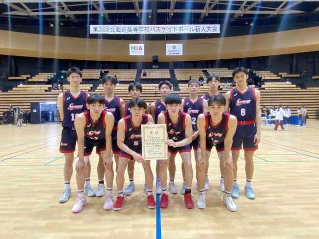 白樺学園男子 健闘3位 5年ぶり入賞 道高校バスケットボール新人大会