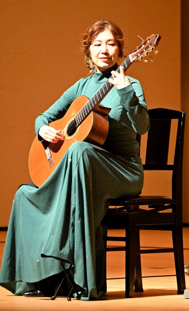 クラシックギタリスト村治佳織さんのリサイタルが盛況