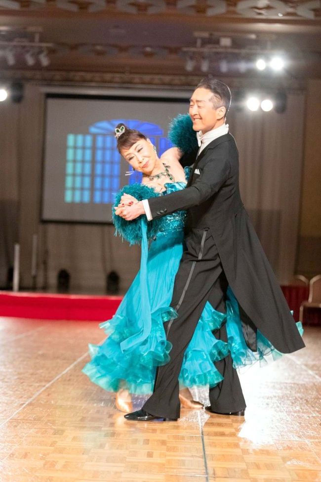 社交ダンス　オーナメント☆トップ高シニョン　幸 社交ダンス華やかに発表 イトウダンスプロデュース | 十勝毎日新聞電子