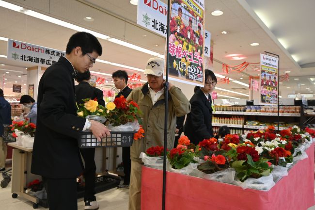 花様まとめ買い専用ページ 自分たちの花、喜んでもらえた」帯農高生が2日間店頭販売体験 母の日